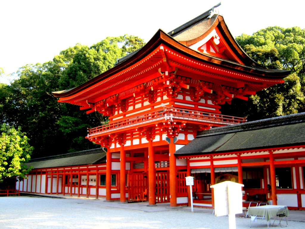 今年も神々しく元旦を迎える賀茂御祖神社 （通称 下鴨神社）　　　撮影　三和正明